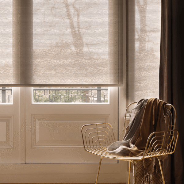 Rullegardin_RS 100_Signature_Roller Blinds Close Up Photo beige blinds-3-2